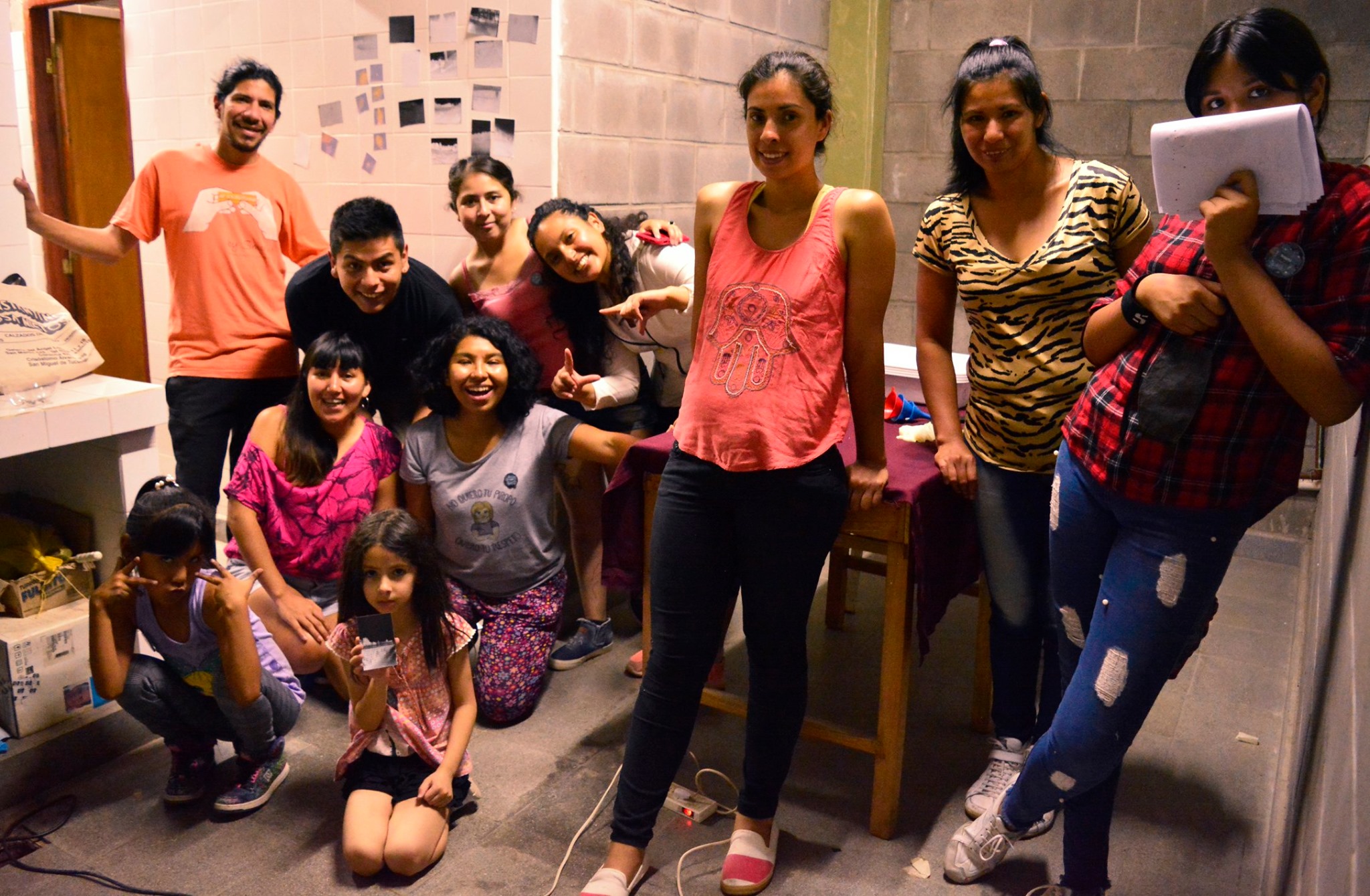 [Imagen de niños participando en un taller de teatro]